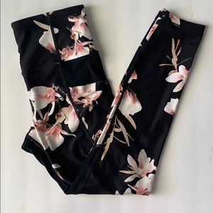 Athleta Floral Salutation Stash Pocket 7/8 Tight